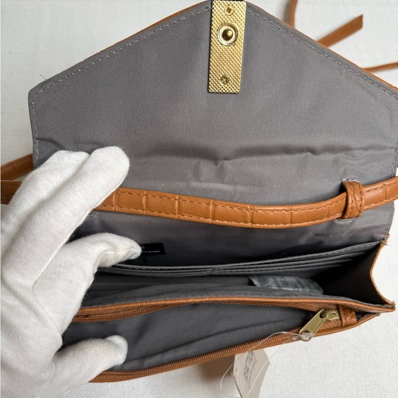 Kenneth Cole Reaction Lifetime Crossbody Wallet - Cognac Croc NWT with Flaws - Picture 4 of 11